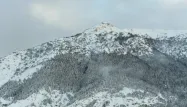 Samedi, un homme qui skiait dans les Hautes-Alpes est décédé après avoir été emporté par une avalanche.