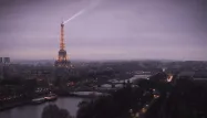 La tour Eiffel va être encadrée par un mur de verre antiballes pour parer à la menace terroriste