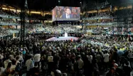 Selon les organisateurs, près de 8.000 personnes étaient réunies au Palais des Sports de Lyon pour assister au discours d'Emmanuel Macron.