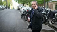 Fillon s'enferme dans "la théorie du complot", tacle Bayrou