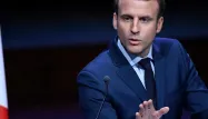 Emmanuel Macron raille "une classe politique trop largement composée d'hommes de plus de 50 ans dont trop peu ont connu le monde du travail".