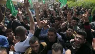 Samedi, des milliers de partisans du Hamas avaient crié "Vengeance" et "Mort à Israël" lors des funérailles de Mazen Faqha, sur fond de tirs en l'air de combattants du Hamas.