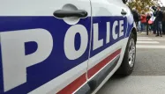 Un policier a été blessé à l'arme blanche dimanche soir à Paris. Son agresseur a été tué.