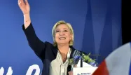 Le dernier sondage Ipsos Sopra Steria place Marine Le Pen devant Emmanuel Macron au premier tour.