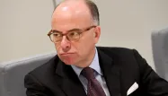 Attaque d'Orly : Cazeneuve fustige "l'outrance" des critiques de Le Pen