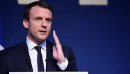 Emmanuel Macron, qui assistait à cette soirée, n'est pas directement mis en cause.