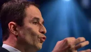 LA QUESTION D'EUROPE SOIR - Benoît Hamon a-t-il raison de revoir les modalités du revenu universel ?
