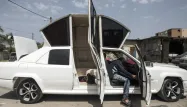 A Gaza, une limousine "faite main" pour balader les jeunes mariés