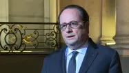 Fusillade sur les Champs-Elysées : Hollande mentionne "des pistes d'ordre terroriste"