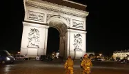 François Hollande a indiqué qu'un Conseil de Défense a été convoqué à 8h, vendredi matin, après la fusillade sur les Champs-Élysées, jeudi soir.