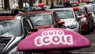 Les prix pratiqués par les auto-écoles sont parfois très coûteux.