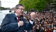 Jean Luc Mélenchon a été accueilli par un millier de personnes sur le canal Saint-Martin.