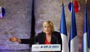 Marine Le Pen accuse Emmanuel Macron d'insulter le peuple