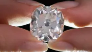 Le diamant a été acheté dans une brocante en Grande-Bretagne.