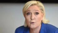 Marine Le Pen souhaite que les relations entre la France et la Russie se normalisent.