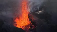Le volcan a cessé de cracher sa lave.