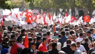 Tunisie : l'armée tire en l'air pour repousser des manifestants