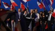 "Mon adversaire n'ose pas dire qui il nommera. Sans doute pour ne pas effrayer les Français", a lancé Marine Le Pen, lundi.