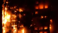 Un gigantesque incendie s'est déclaré dans la nuit de mardi à mercredi dans une tour d'habitation du quartier de North Kensington.