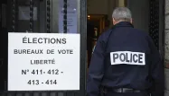 bureau de vote, policier, sécurité crédit : DAMIEN MEYER / AFP - 1280