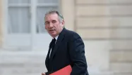 François Bayrou a provoqué un tollé en appelant un responsable de Radio France pour se plaindre d'une enquête.