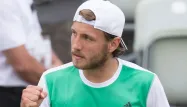 Lucas Pouille s'est qualifié pour la finale du tournoi de Stuttgart en battant Benoît Paire en demi-finale.
