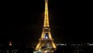 La tour Eiffel s'éteindra dimanche soir en hommage aux victimes de l'attentat de Londres.