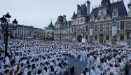 dineurs en blanc, hôtel de ville de Paris, 2017 crédit : THOMAS SAMSON / AFP - 1280