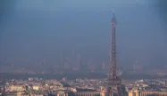 pollution, Paris, Tour Eiffel, 2016 crédit : LIONEL BONAVENTURE / AFP - 1280