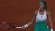 Kristina Mladenovic a subi la loi de la Suissesse Timea Bacsinszky, mardi, en quarts de finale de Roland-Garros.