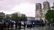 Une intervention de police est en cours sur le parvis de la cathédrale Notre-Dame.