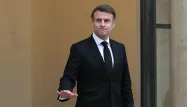 Emmanuel Macron prend la parole au sommet de l'IA.