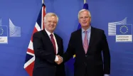 Le Monsieur Brexit de l'UE, le français Michel Barnier, et son homologue britannique, David Davis débattront mardi.