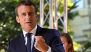 Emmanuel Macron effectue une tournée dans l'Est de l'Europe pour promouvoir un durcissement de la directive sur le travail détaché.