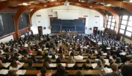Le ministère promet 1.000 euros aux étudiants rejoignant un master hors de leur zone universitaire d'origine.