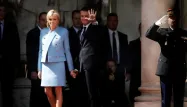 Une pétition en ligne s'oppose à attribuer un statut de Première dame à Brigitte Macron.