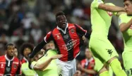 Nice a réussi à arracher le nul 2-2 face à Angers grâce notamment à un penalty de l'Italien Mario Balotelli.