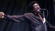 Grand fan de James Brown, Charles Bradley imitait le style de son idole sur scène.