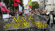 Ils étaient quelque 600 personnes à protester dans les rues de Paris dimanche.