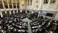 Le rapport devait être voté à l'unanimité par les députés réunis en séance plénière au Parlement, jeudi soir.
