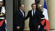 Emmanuel Macron a déclaré mardi qu'il ne voulait "pas donner de leçons" sur les droits de l'Homme au président égyptien qu'il a reçu à l'Élysée.