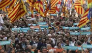 Les indépendantistes étaient des milliers à se rassembler dans les rues samedi pour défendre les institutions catalanes.