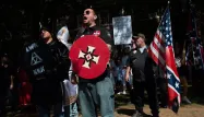 À Charlottesville, les ultranationalistes américains protestent notamment contre le démontage de la statue d'un général confédéré.