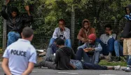 Sur les 1.130 policiers et gendarmes travaillant à Calais et ses alentours, 440 seront désormais dédiés à la "problématique migratoire".
