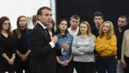 Emmanuel Macron veut favoriser l'emploi des habitants de quartiers difficiles.