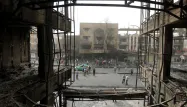 Un bâtiment éventré après une attentat-suicide à Bagdad, en juillet 2016.