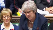 La première ministre Theresa May négocie avec l'UE l'accord sur le Brexit.
