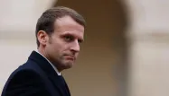 Emmanuel Macron veut apaiser les mémoires sur le sujet de la colonisation.