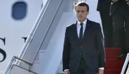 Emmanuel Macron, avion crédit : RYAD KRAMDI / AFP - 1280