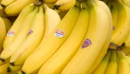 Le jeune homme "avait été vu par une autre salariée mangeant une banane dans la réserve du supermarché".